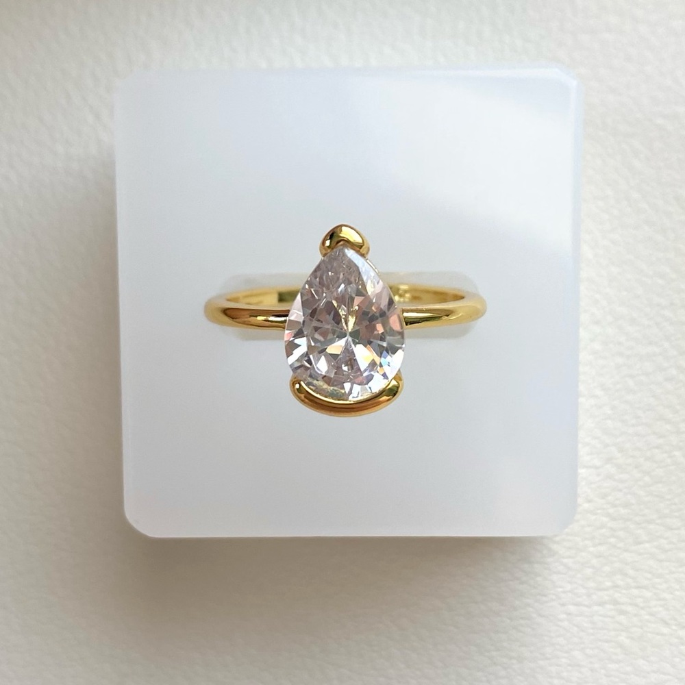 Elegant Gold and Silver Teardrop Ring